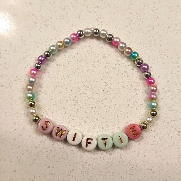 Taylor Swift Friendship Bracelet - Picture 1 of 2